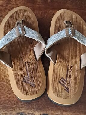 Mens Sporto Brown Footbed Flip-Flop Sandals with Silver Straps